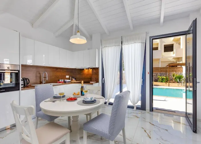 Selena By ヘルソニソス