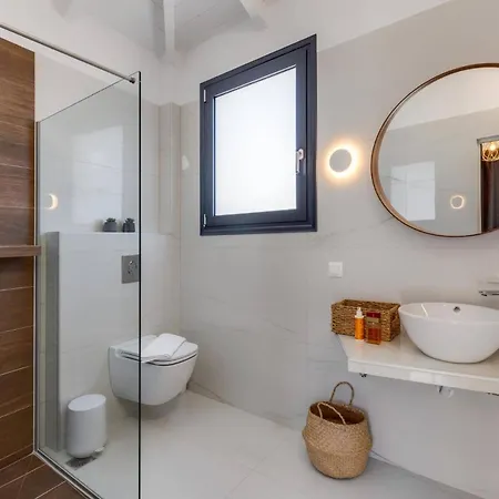 Selena By Χερσόνησος